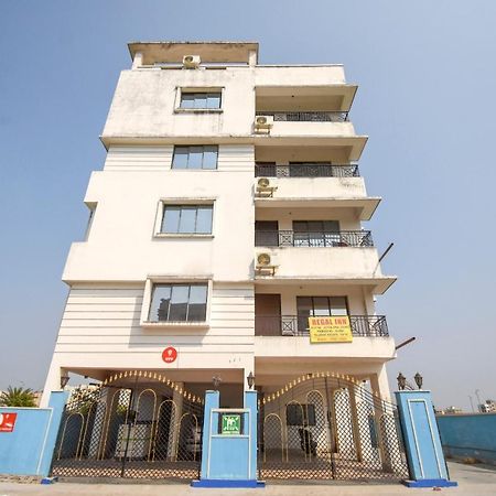 Готель Oyo Flagship 72260 Seema International Gauripur Екстер'єр фото